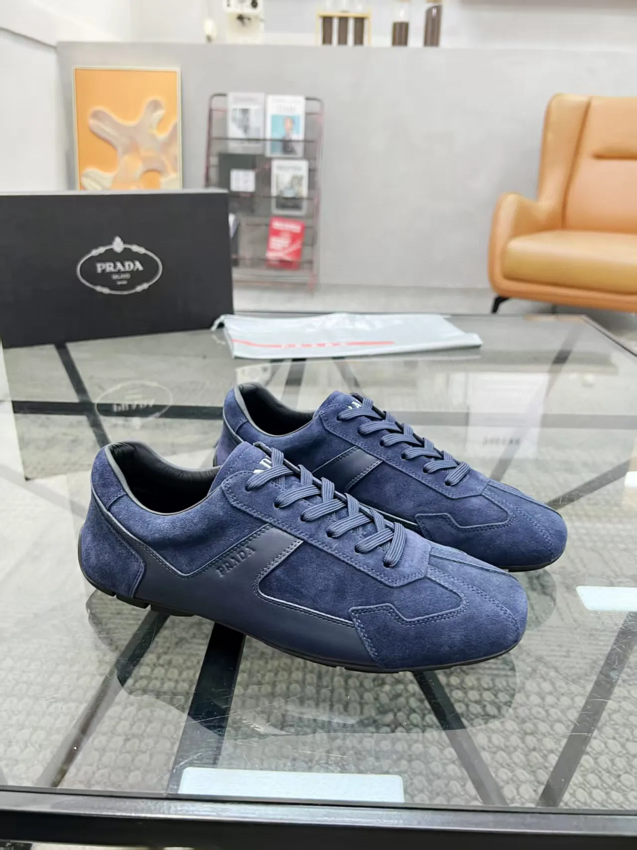 Factory price: 420💰Prada new men's leather sports shoes, the highest version on the market, any comparison is welcome🆚! The original leather has excellent texture and is super high-end! Fetal sheep net lining imported from Italy, removable pad! Luxurious materials and fine workmanship, highly recommended! Code number: 38-44, customized 45